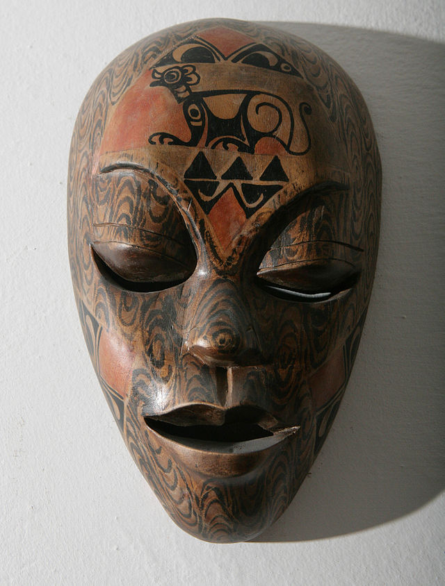Afrikanische Maske aus Holz (c) Cezary